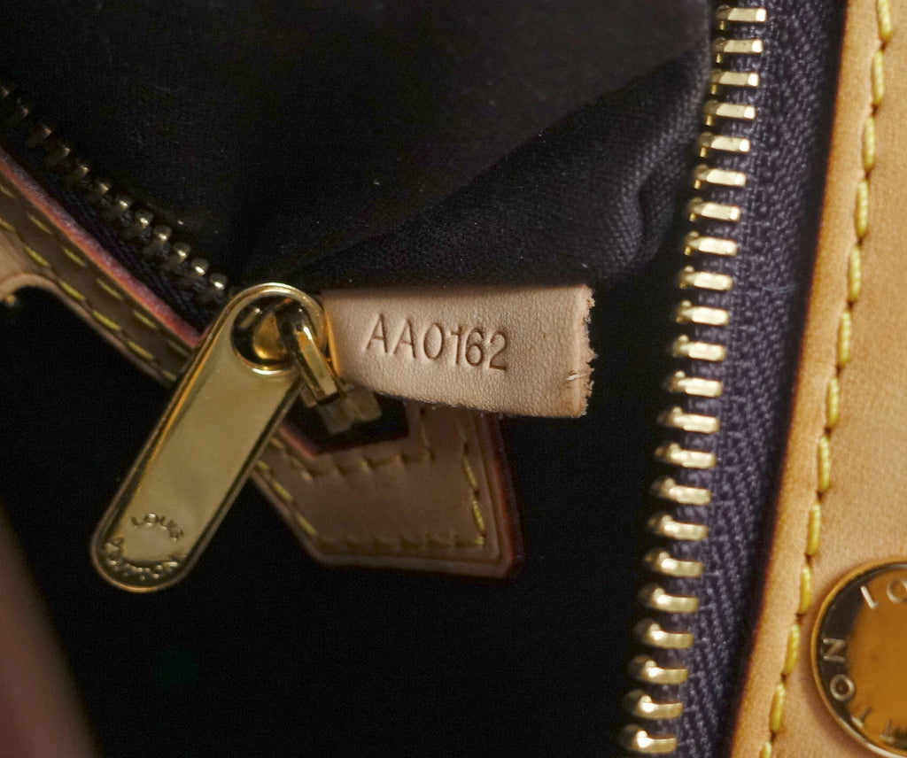 Louis Vuitto Brea MM Amarante Vernis Leather Handbag