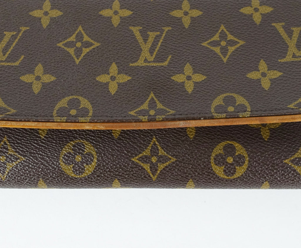 Louis Vuitto Pochette Twin GM Monogram Canvas Shoulder Bag