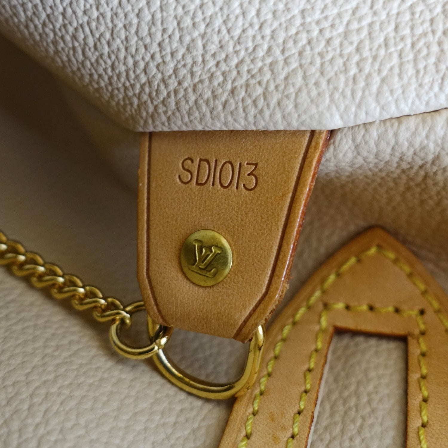 Louis Vuitto Bucket PM Monogram Canvas Shoulder Bag with Pouch