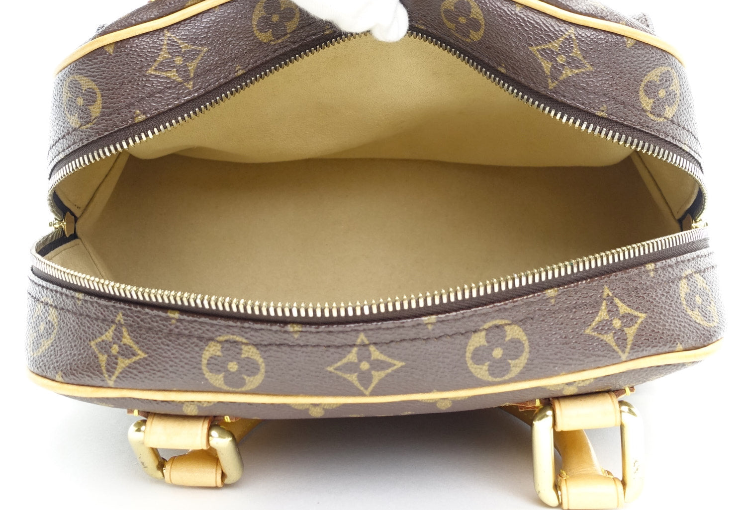 Louis Vuitto Manhattan PM Monogram Canvas Handbag