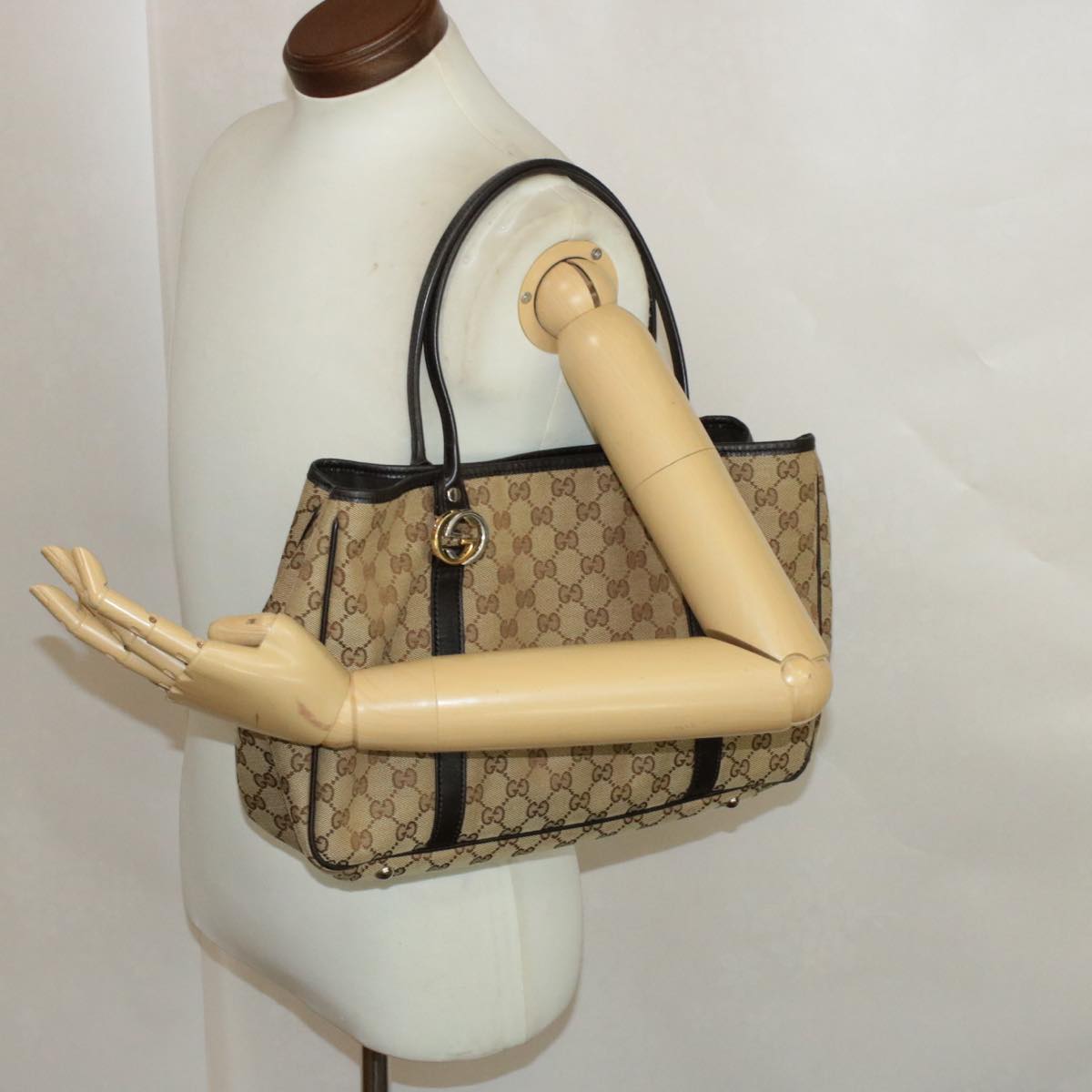 GUCCI Interlocking GG Canvas Tote Bag Beige 232957520981 pg1427