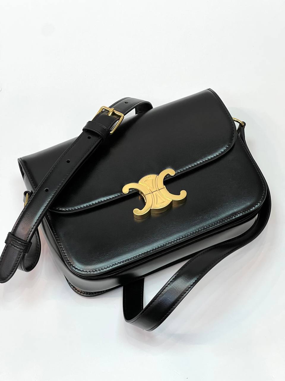 CELINE CLASSIQUE TRIOMPHE BAG IN SHINY CALFSKIN BLACK
