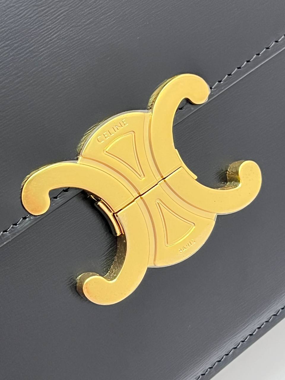 CELINE CLASSIQUE TRIOMPHE BAG IN SHINY CALFSKIN BLACK
