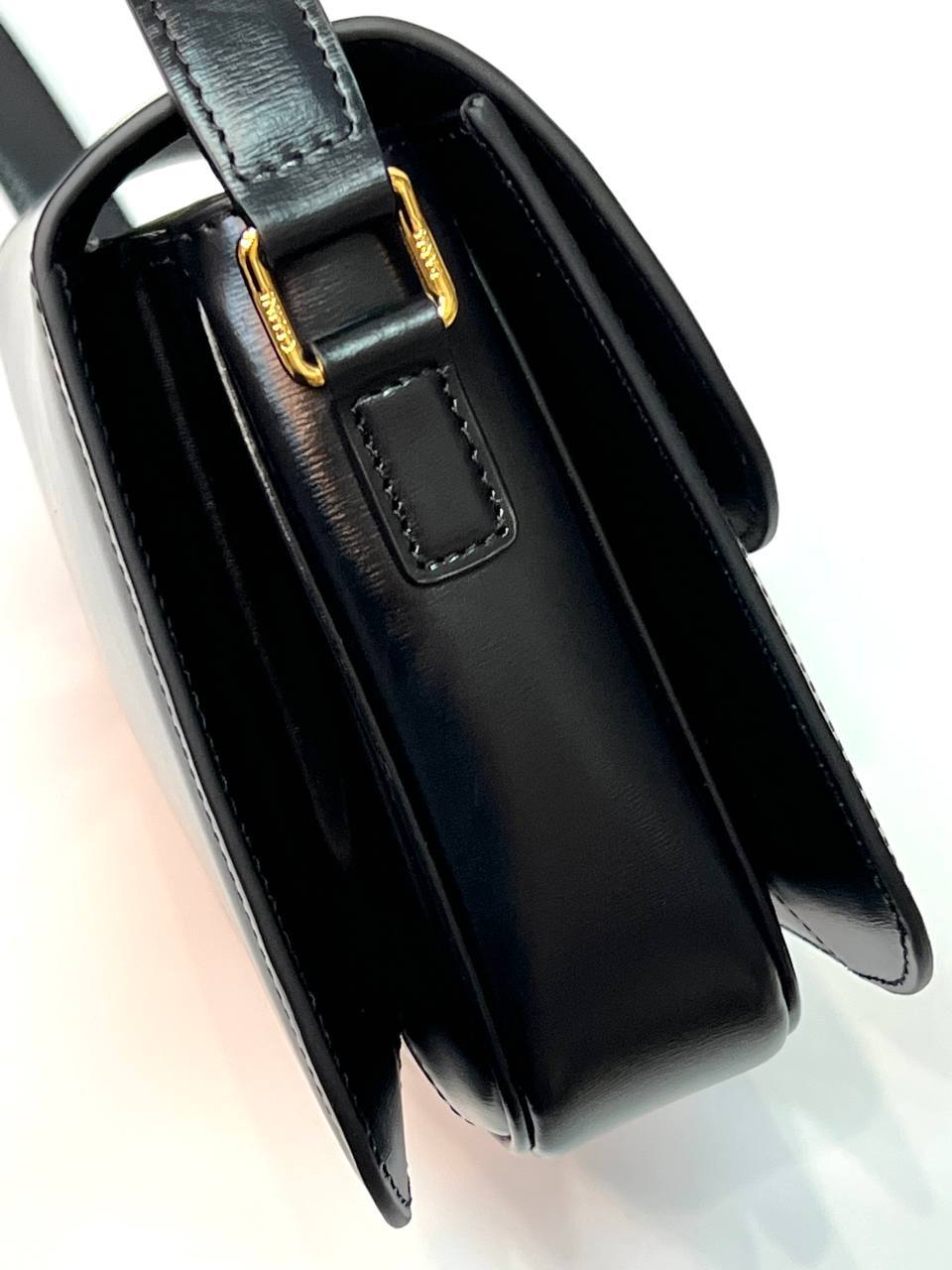 CELINE CLASSIQUE TRIOMPHE BAG IN SHINY CALFSKIN BLACK