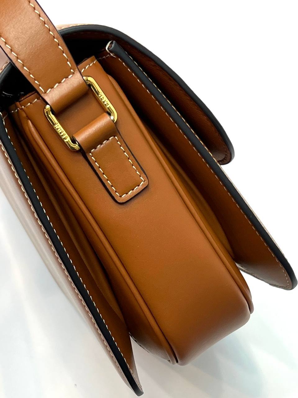 CELINE CLASSIQUE TRIOMPHE BAG IN SHINY CALFSKIN TAN