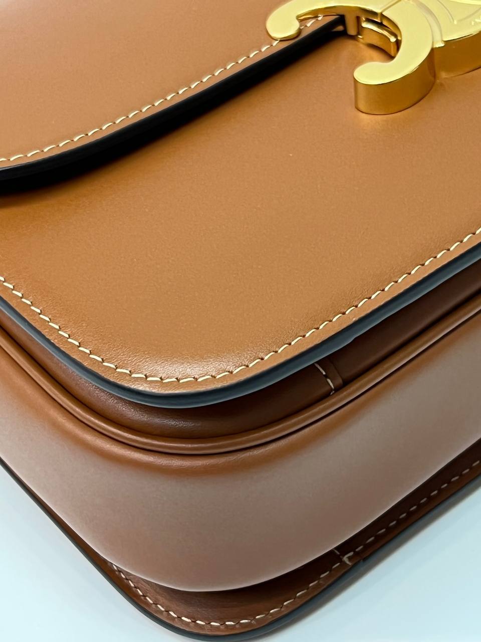 CELINE CLASSIQUE TRIOMPHE BAG IN SHINY CALFSKIN TAN