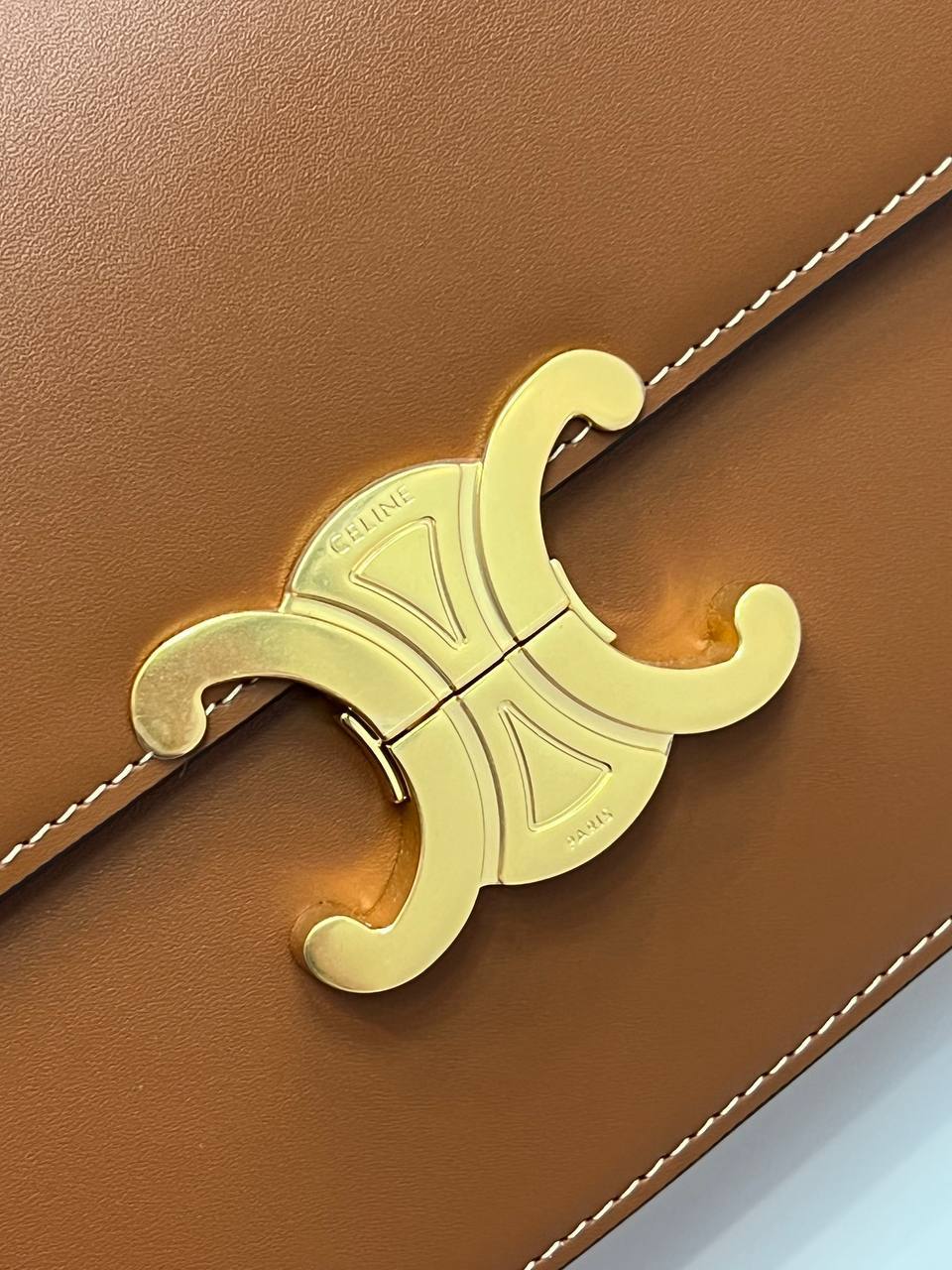 CELINE CLASSIQUE TRIOMPHE BAG IN SHINY CALFSKIN TAN