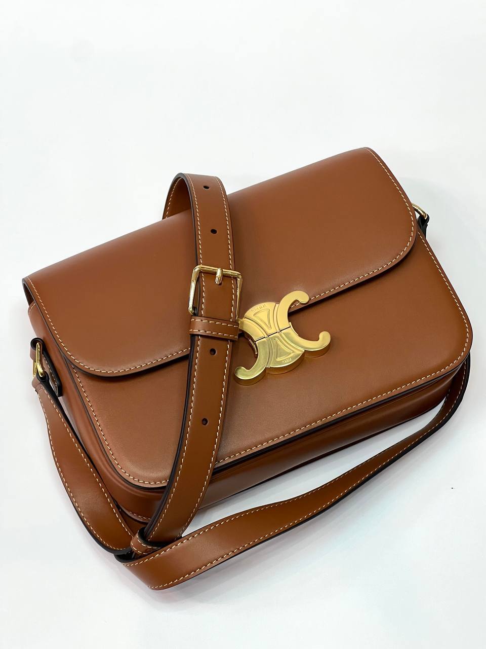 CELINE CLASSIQUE TRIOMPHE BAG IN SHINY CALFSKIN TAN