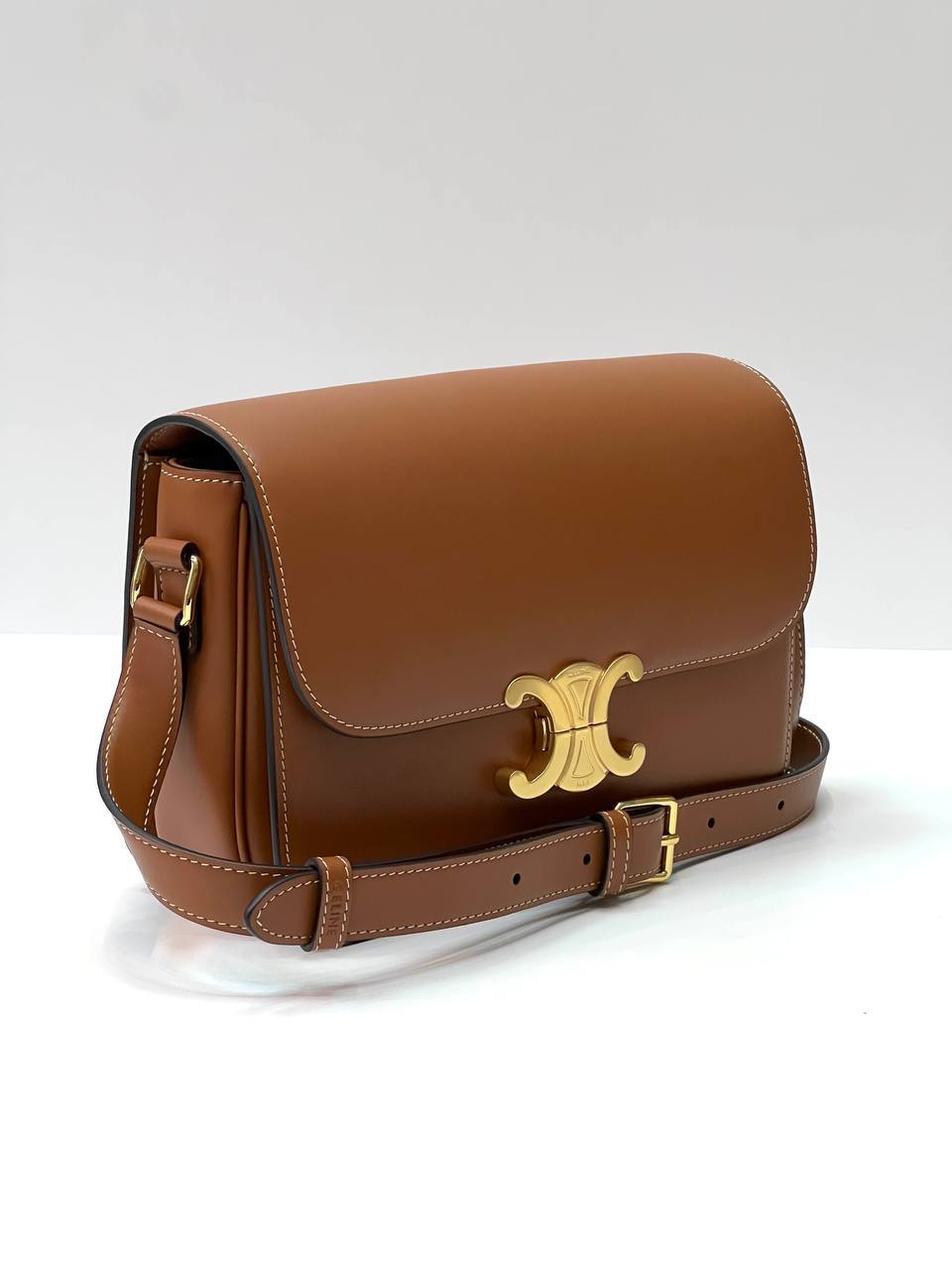 CELINE CLASSIQUE TRIOMPHE BAG IN SHINY CALFSKIN TAN