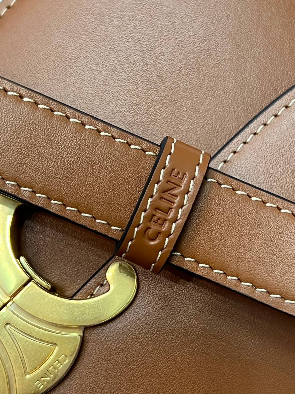CELINE CLASSIQUE TRIOMPHE BAG IN SHINY CALFSKIN TAN