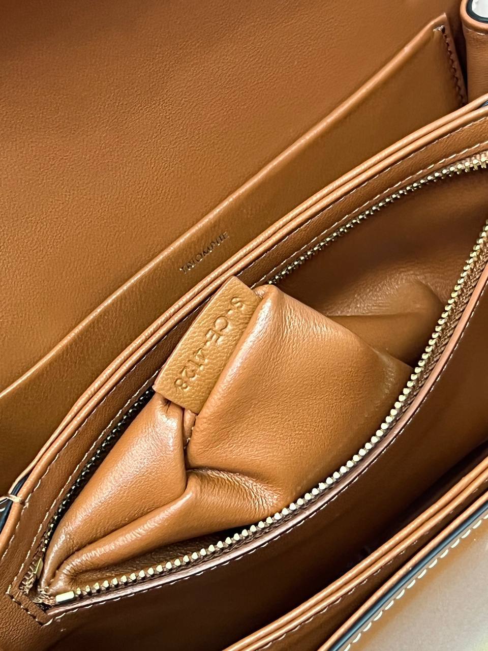 CELINE CLASSIQUE TRIOMPHE BAG IN SHINY CALFSKIN TAN