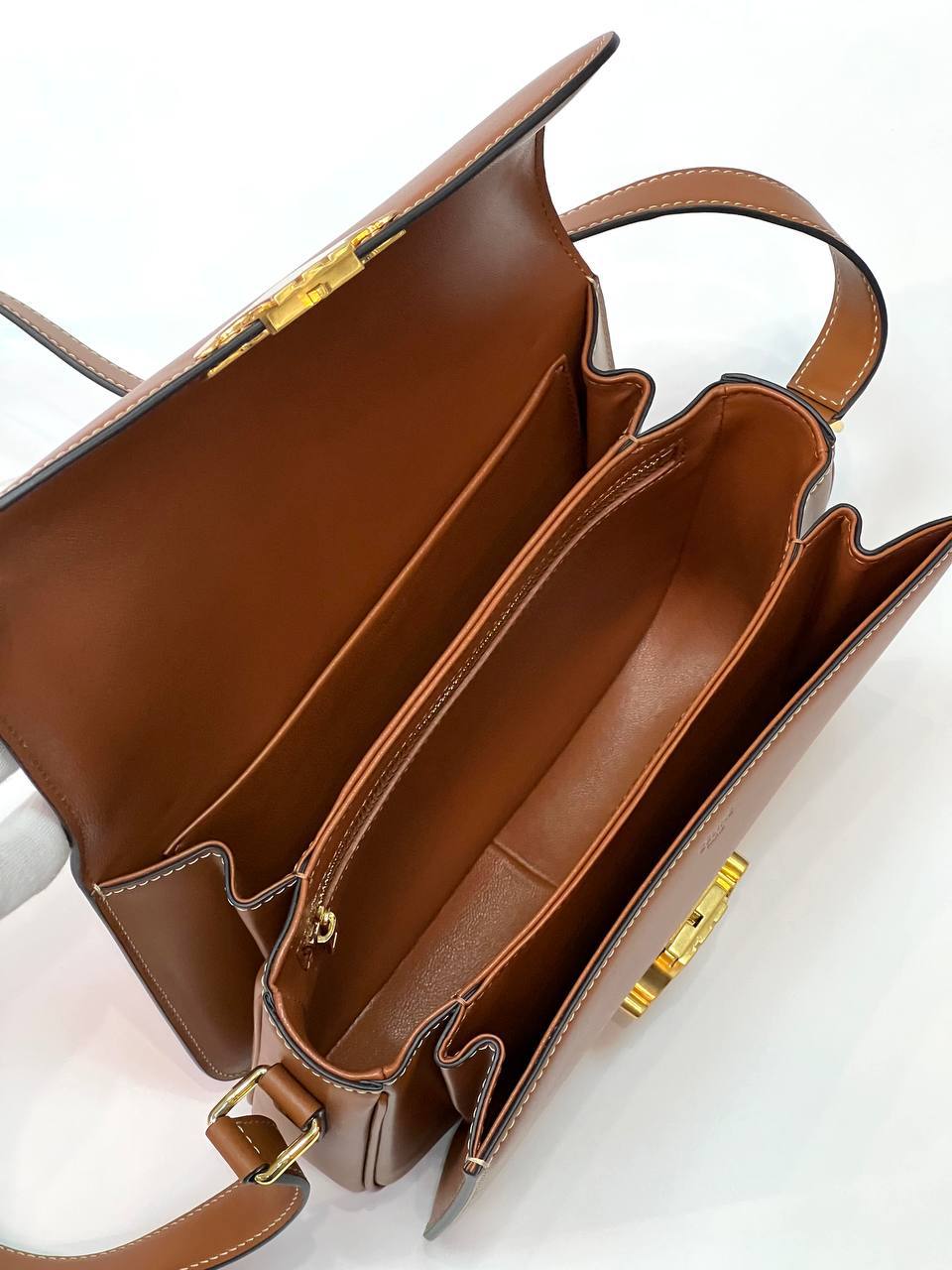CELINE CLASSIQUE TRIOMPHE BAG IN SHINY CALFSKIN TAN