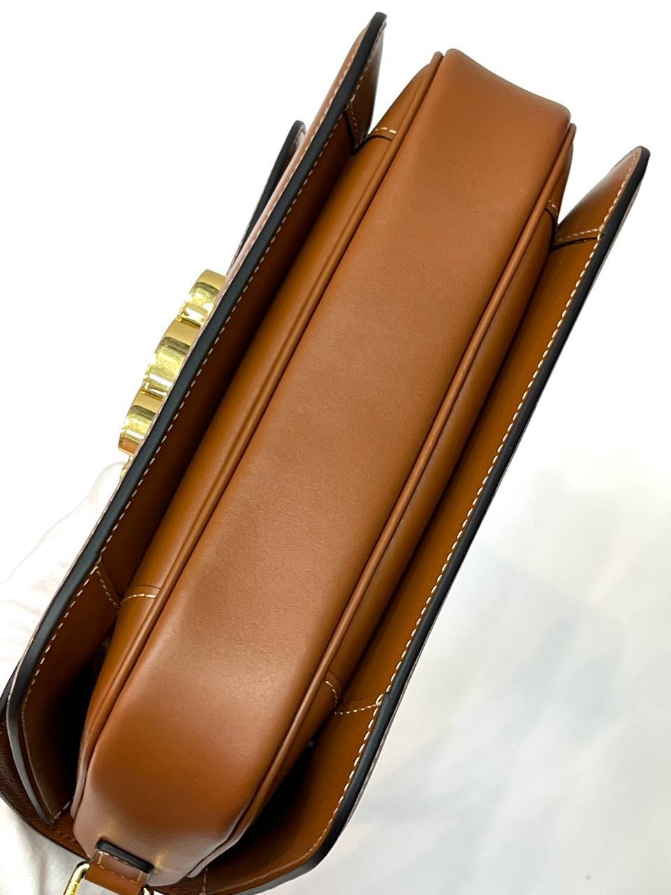 CELINE CLASSIQUE TRIOMPHE BAG IN SHINY CALFSKIN TAN