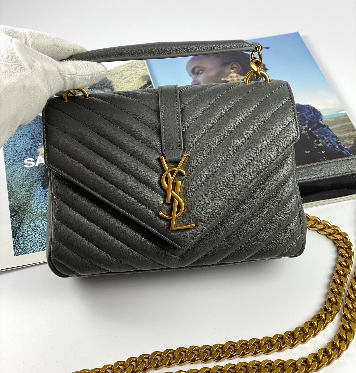 COLLEGE MEDIUM CHAIN BAG IN QUILTED LEATHER GREY KHAKI