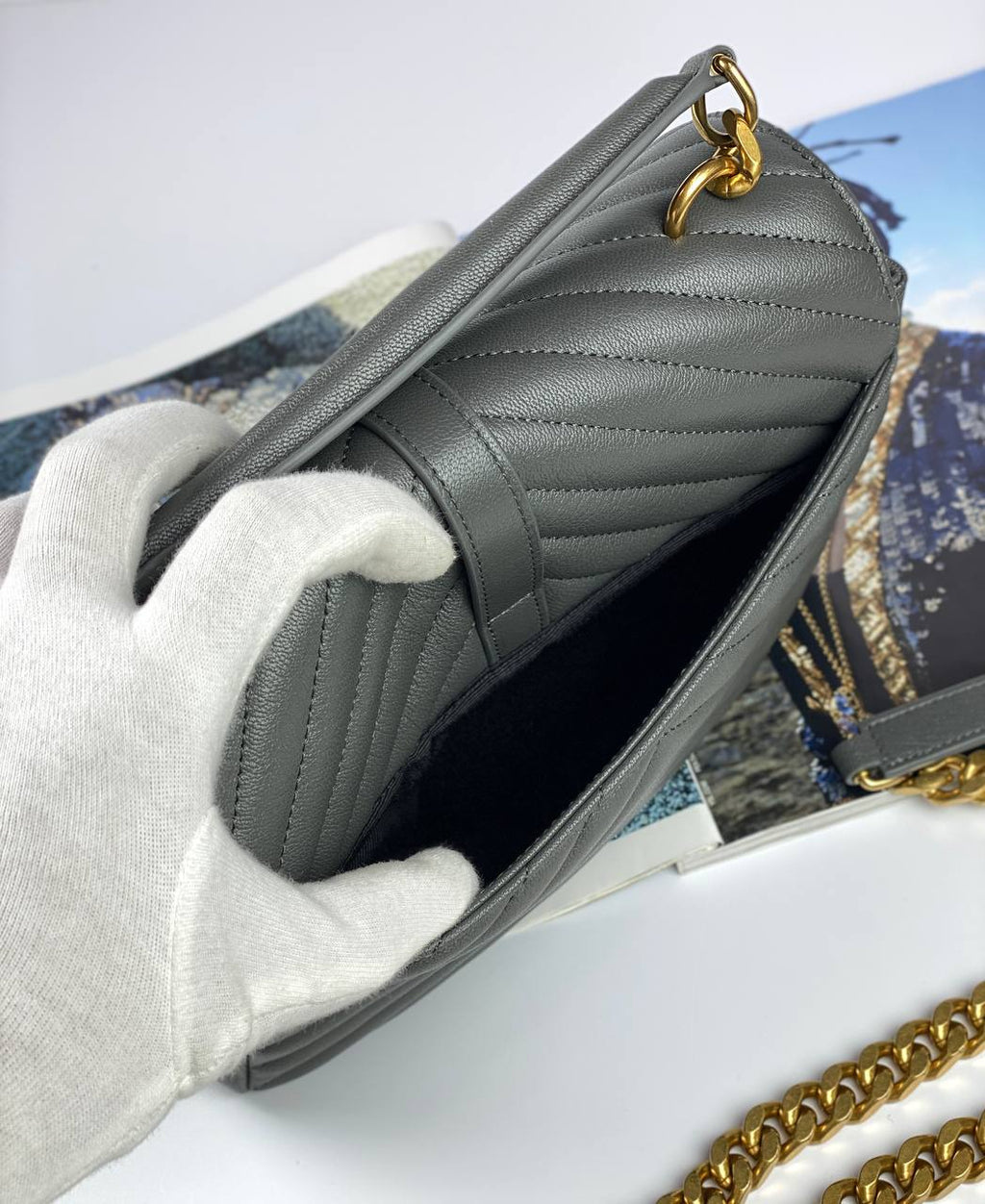COLLEGE MEDIUM CHAIN BAG IN QUILTED LEATHER GREY KHAKI