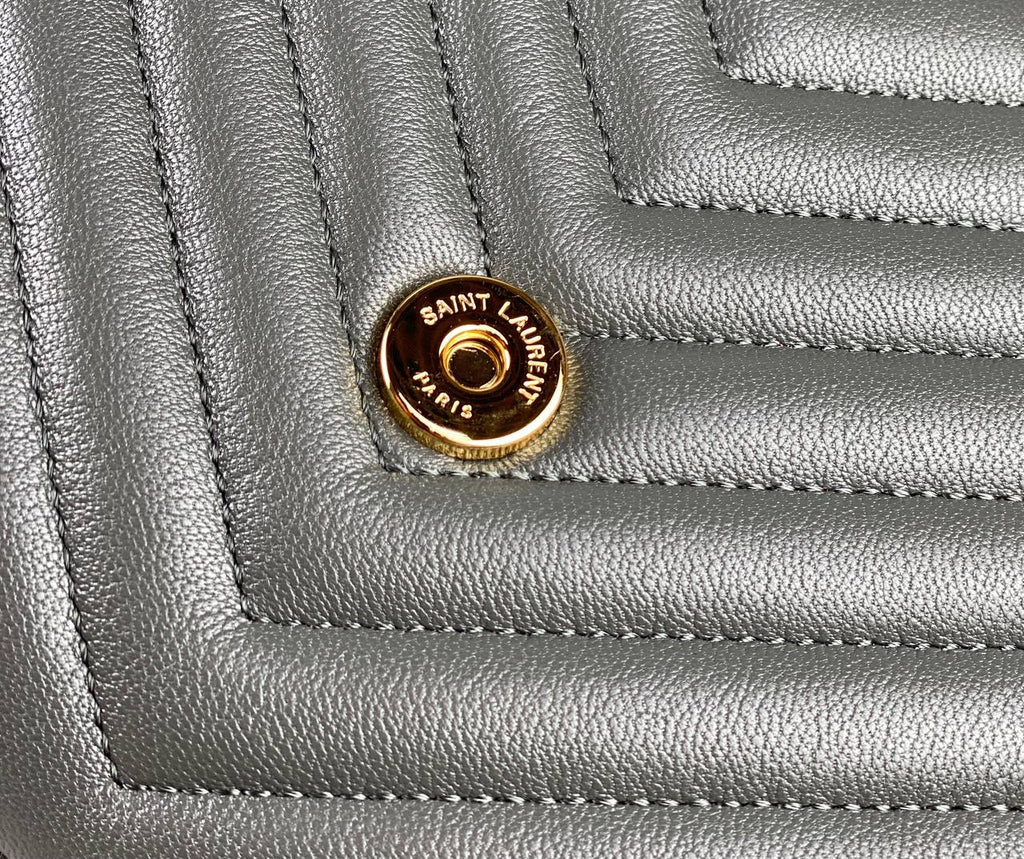 COLLEGE MEDIUM CHAIN BAG IN QUILTED LEATHER GREY KHAKI