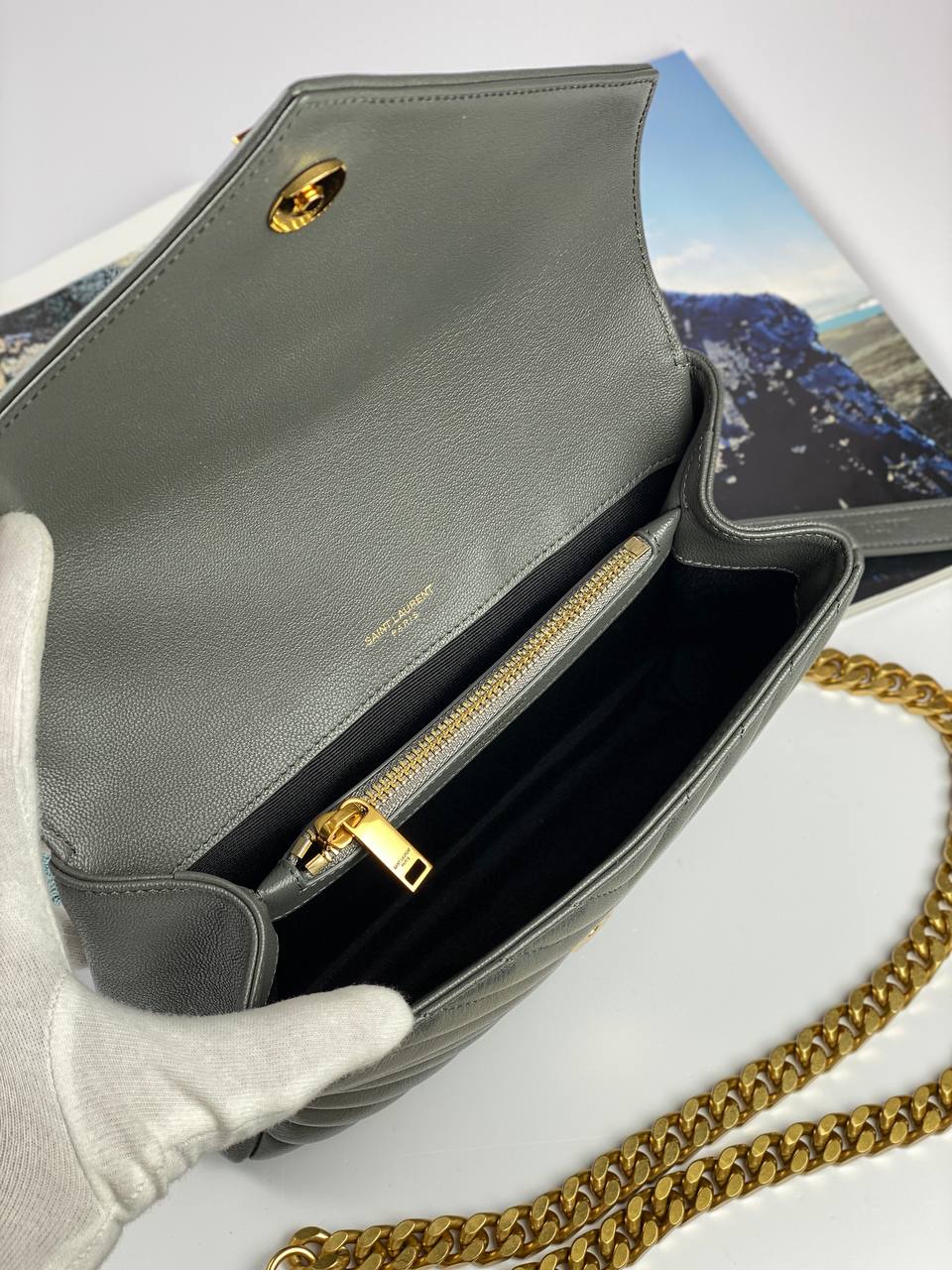 COLLEGE MEDIUM CHAIN BAG IN QUILTED LEATHER GREY KHAKI