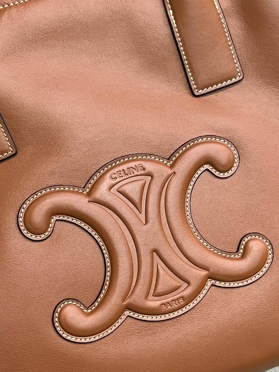 CELINE Cabas Drawstring Cuir Triomphe in Smooth Calfskin Tan