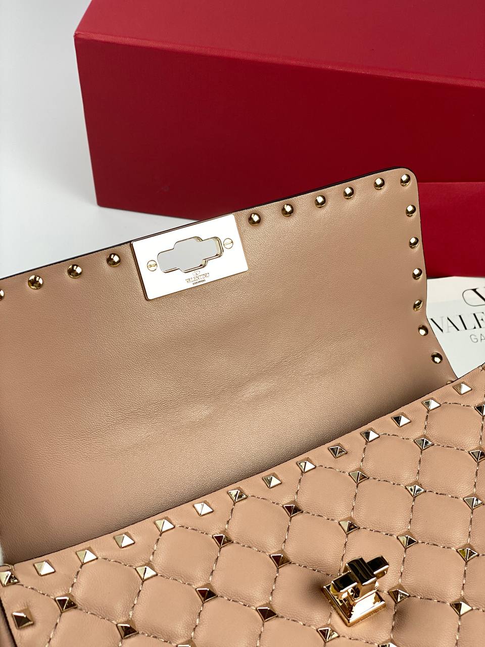 MEDIUM ROCKSTUD SPIKE NAPPA LEATHER BAG poudre