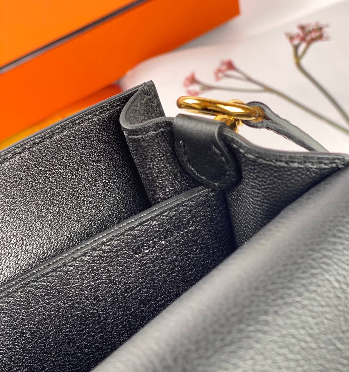 HermÃƒÆ’Ã‚Â¨s ROULIS mini 18 LEATHER HANDBAG black Black Gold Hardware
