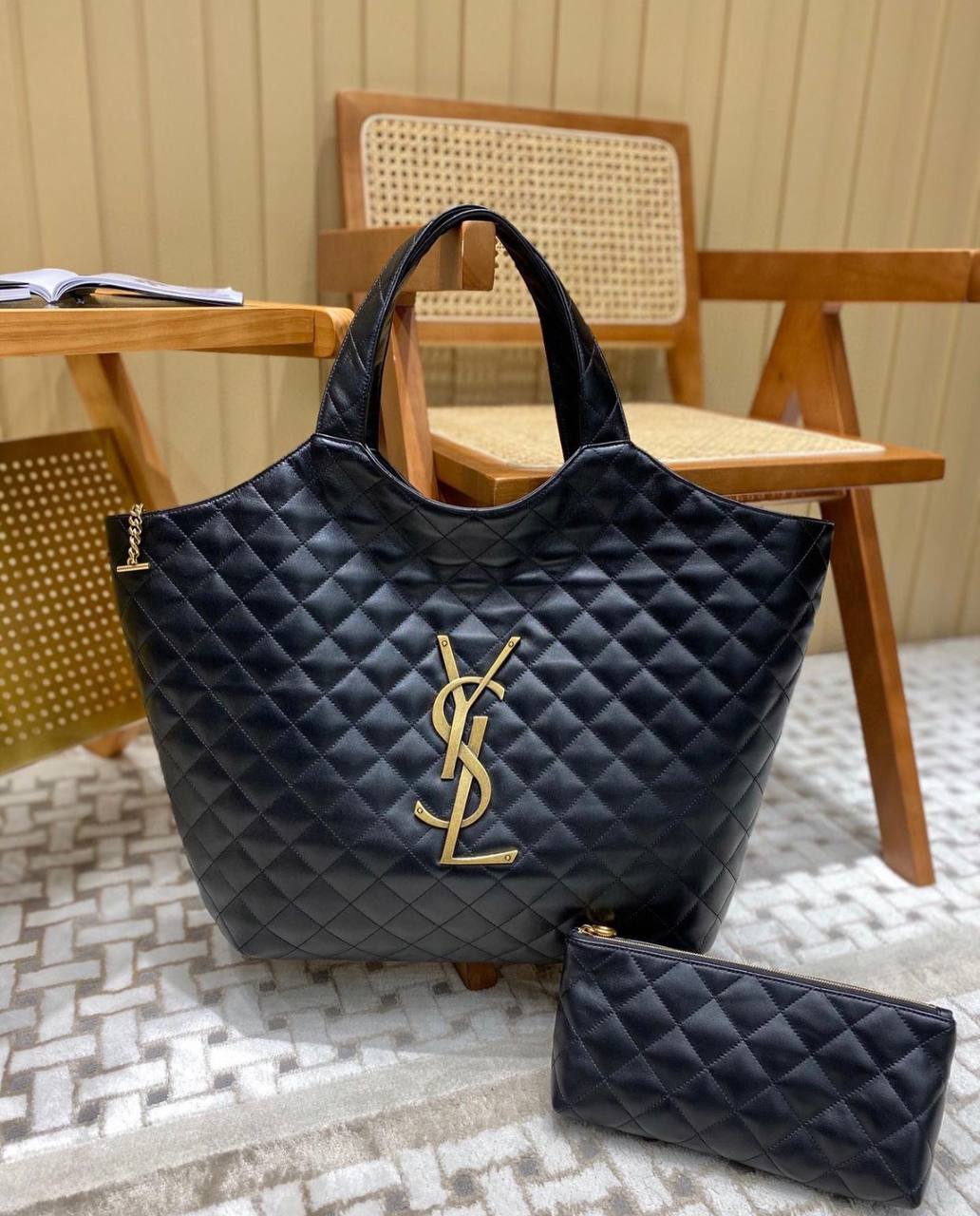 Icare Maxi Shopping bag in QUILTED LAMBSKIN black