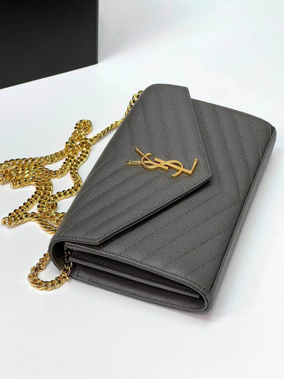 CASSANDRE MATELASSÃƒÆ’Ã¢â‚¬Â° CHAIN WALLET IN GRAIN DE POUDRE EMBOSSED LEATHER gray