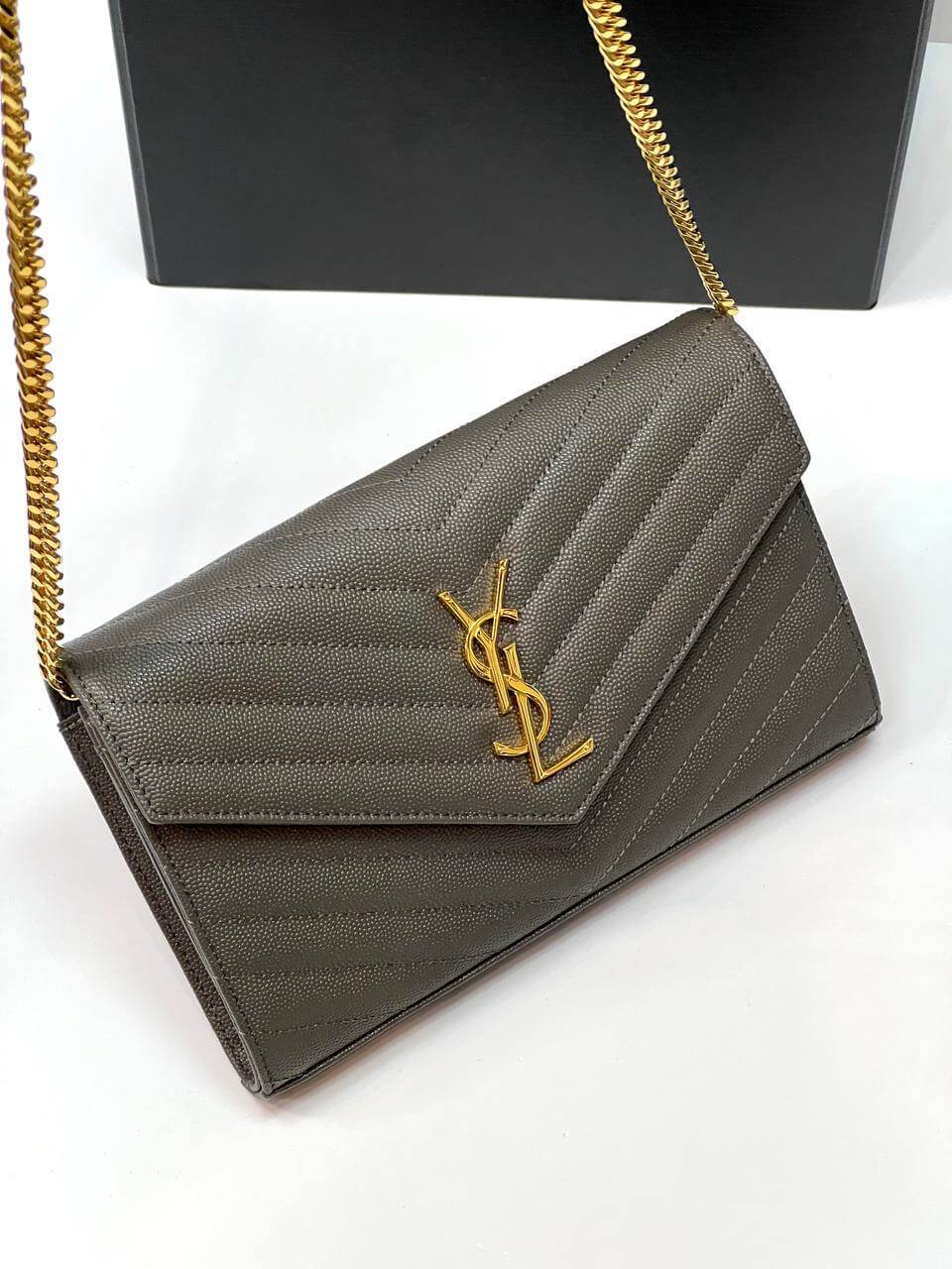 CASSANDRE MATELASSÃƒÆ’Ã¢â‚¬Â° CHAIN WALLET IN GRAIN DE POUDRE EMBOSSED LEATHER gray