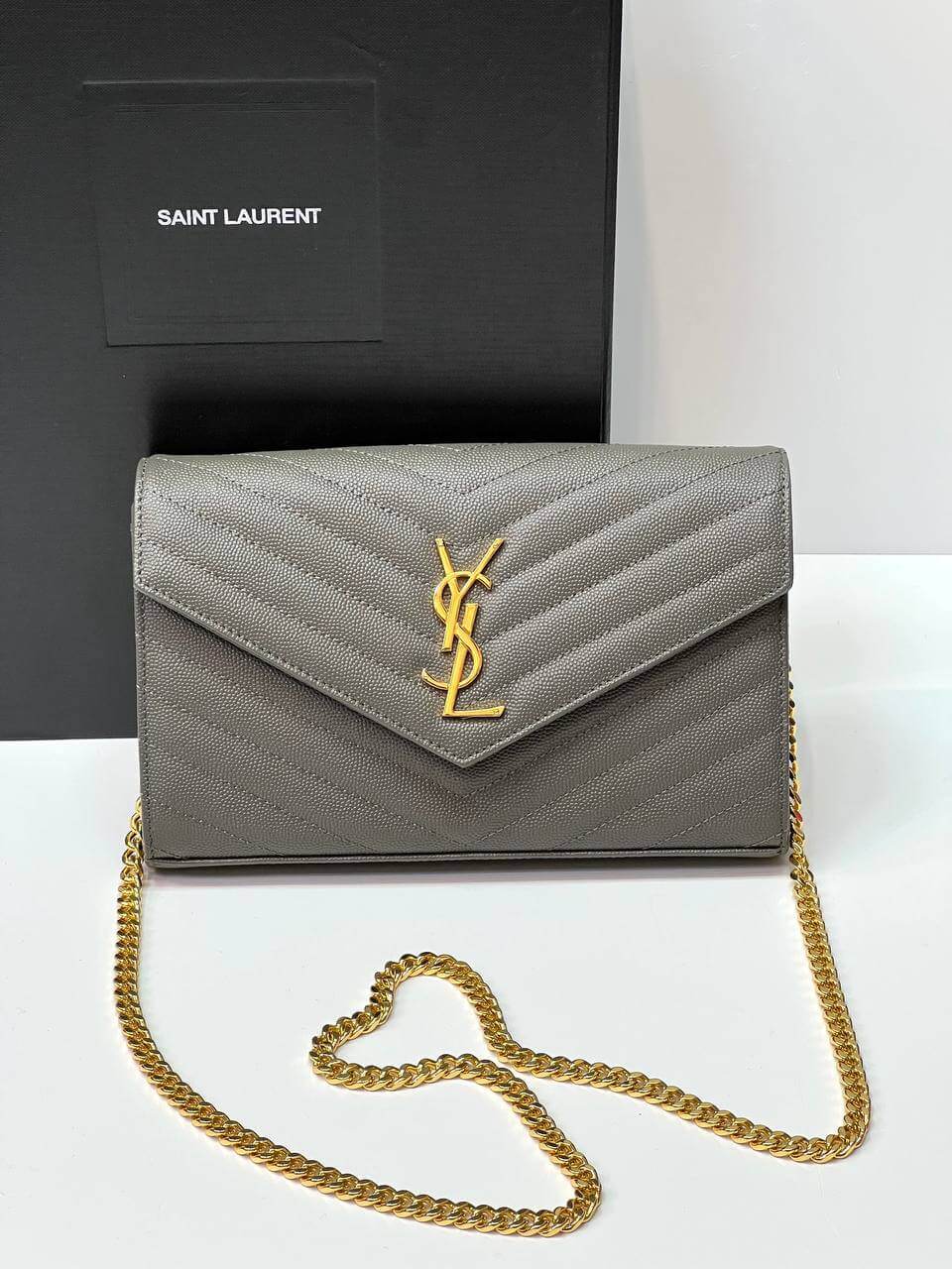 CASSANDRE MATELASSÃƒÆ’Ã¢â‚¬Â° CHAIN WALLET IN GRAIN DE POUDRE EMBOSSED LEATHER gray
