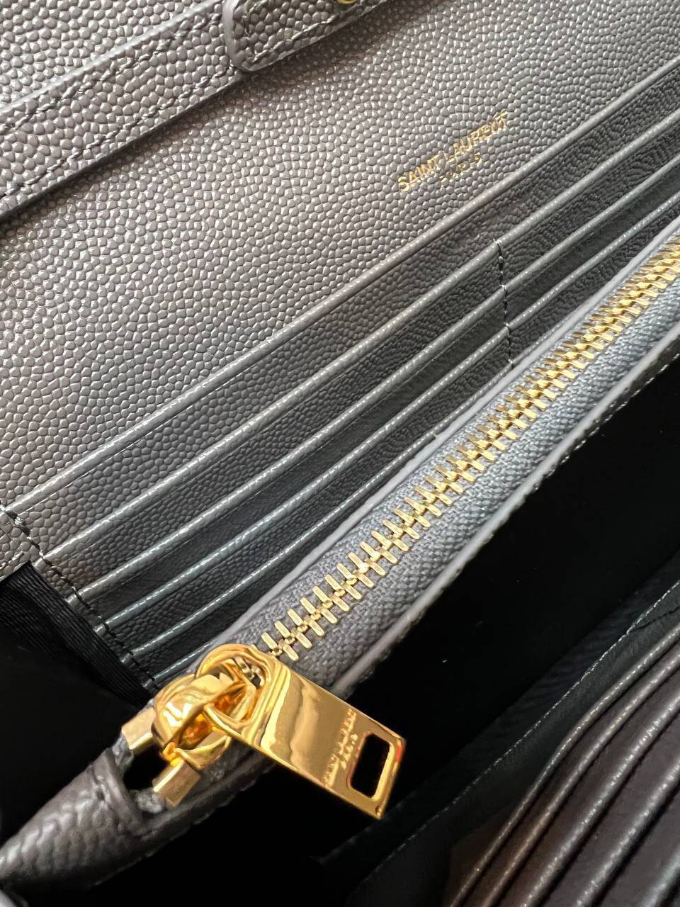 CASSANDRE MATELASSÃƒÆ’Ã¢â‚¬Â° CHAIN WALLET IN GRAIN DE POUDRE EMBOSSED LEATHER gray
