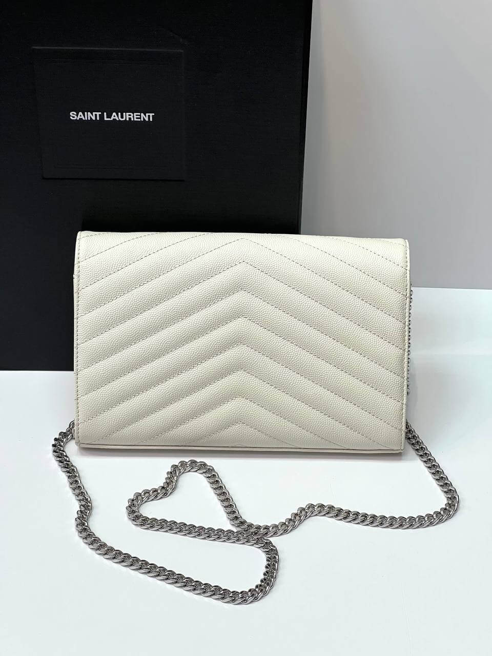 CASSANDRE MATELASSÃƒÆ’Ã¢â‚¬Â° CHAIN WALLET IN GRAIN DE POUDRE EMBOSSED LEATHER white