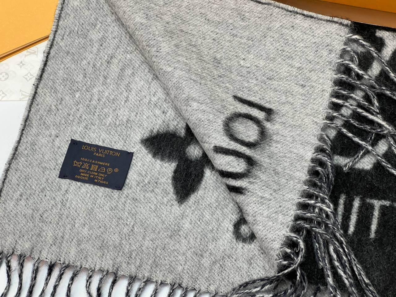 LV REYKJAVIK GRADIENT SCARF black