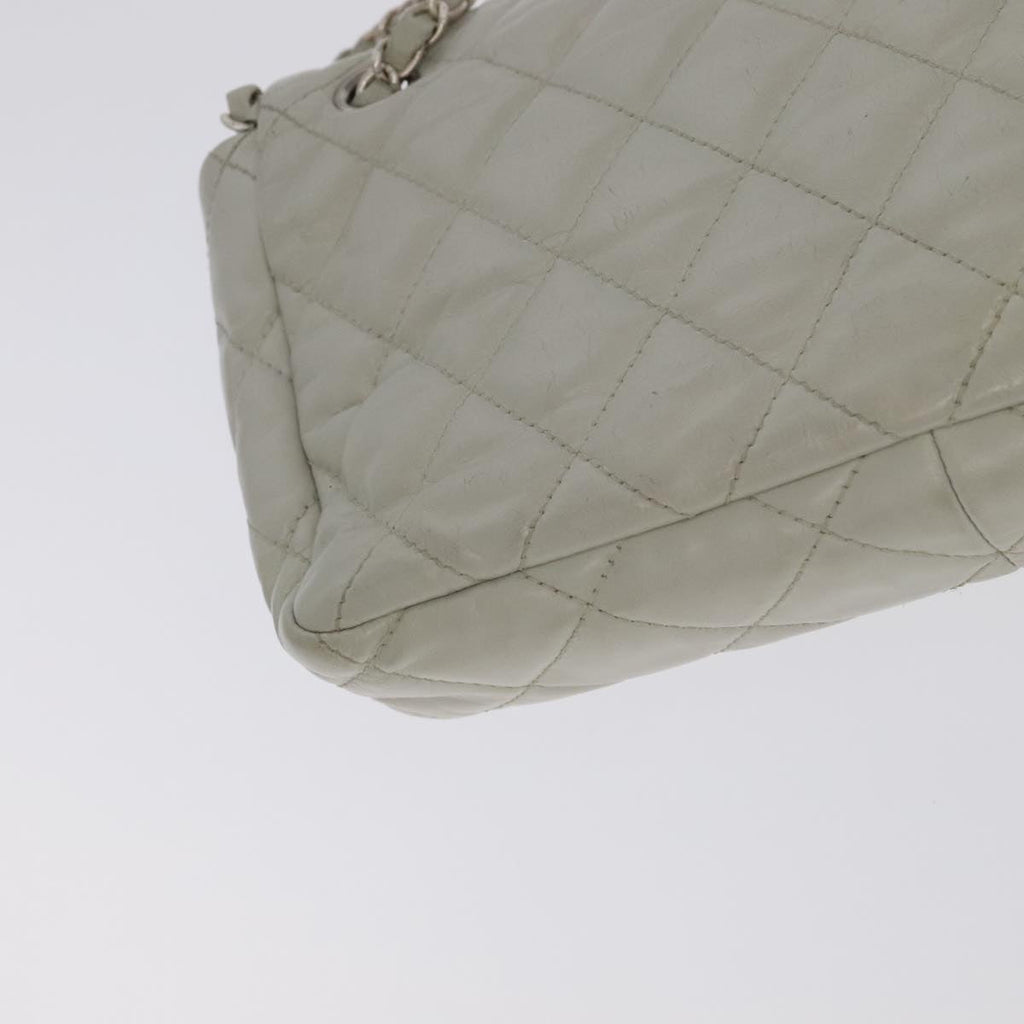 CHANEL Matelasse Chain Shoulder Bag Leather White Silver CC PP083