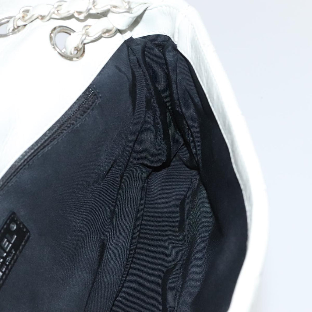 CHANEL Matelasse Chain Shoulder Bag Leather White Silver CC PP083