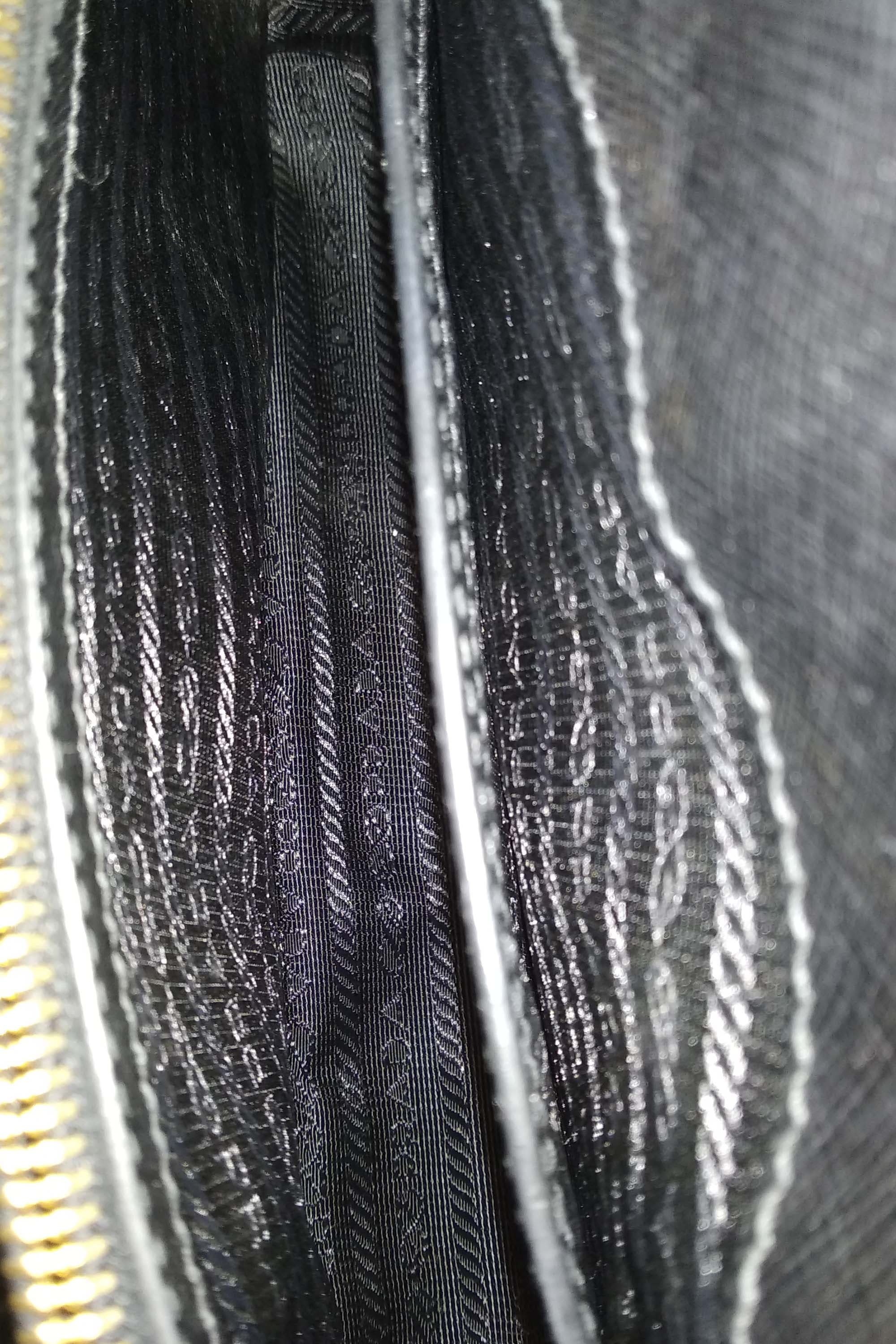 Small Saffiano Lux Promenade Bag Nero