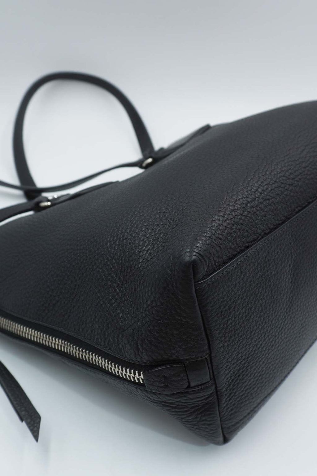 Vitello Daino Side Zip Shopping Tote Black
