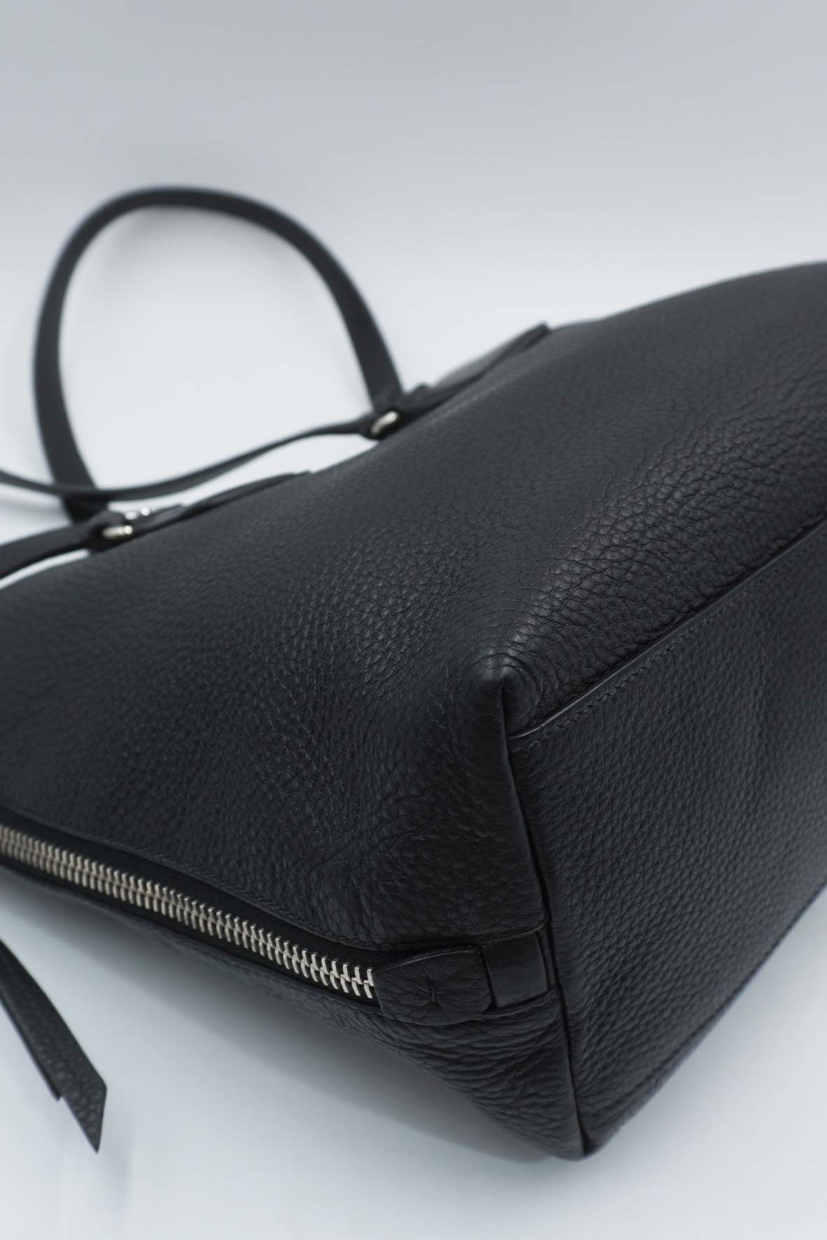 Vitello Daino Side Zip Shopping Tote Black
