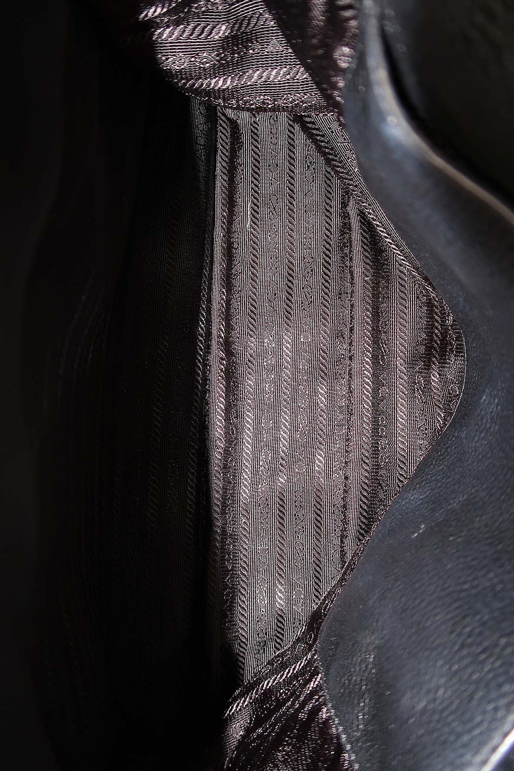 Vitello Daino Tote Bag Black