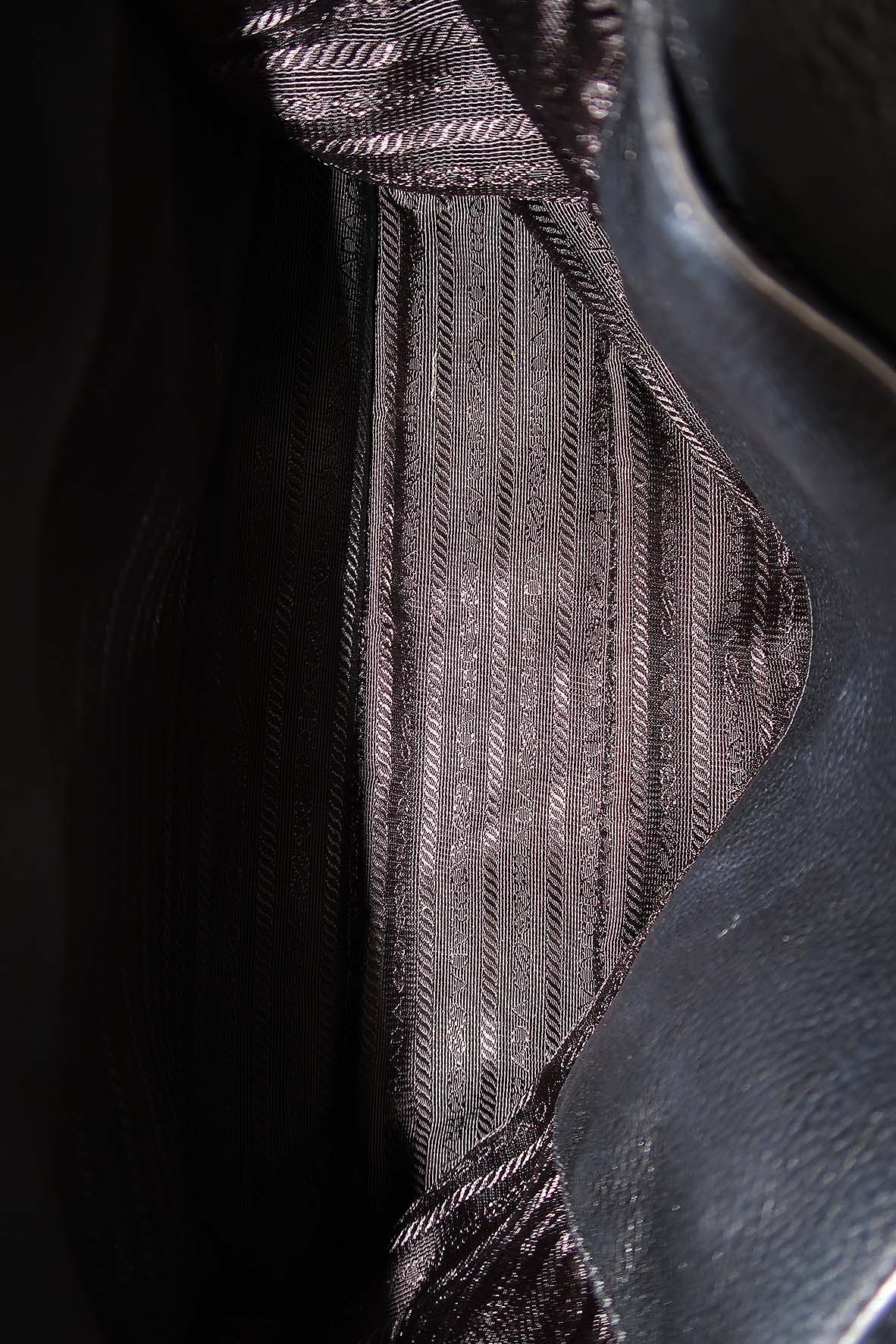 Vitello Daino Tote Bag Black