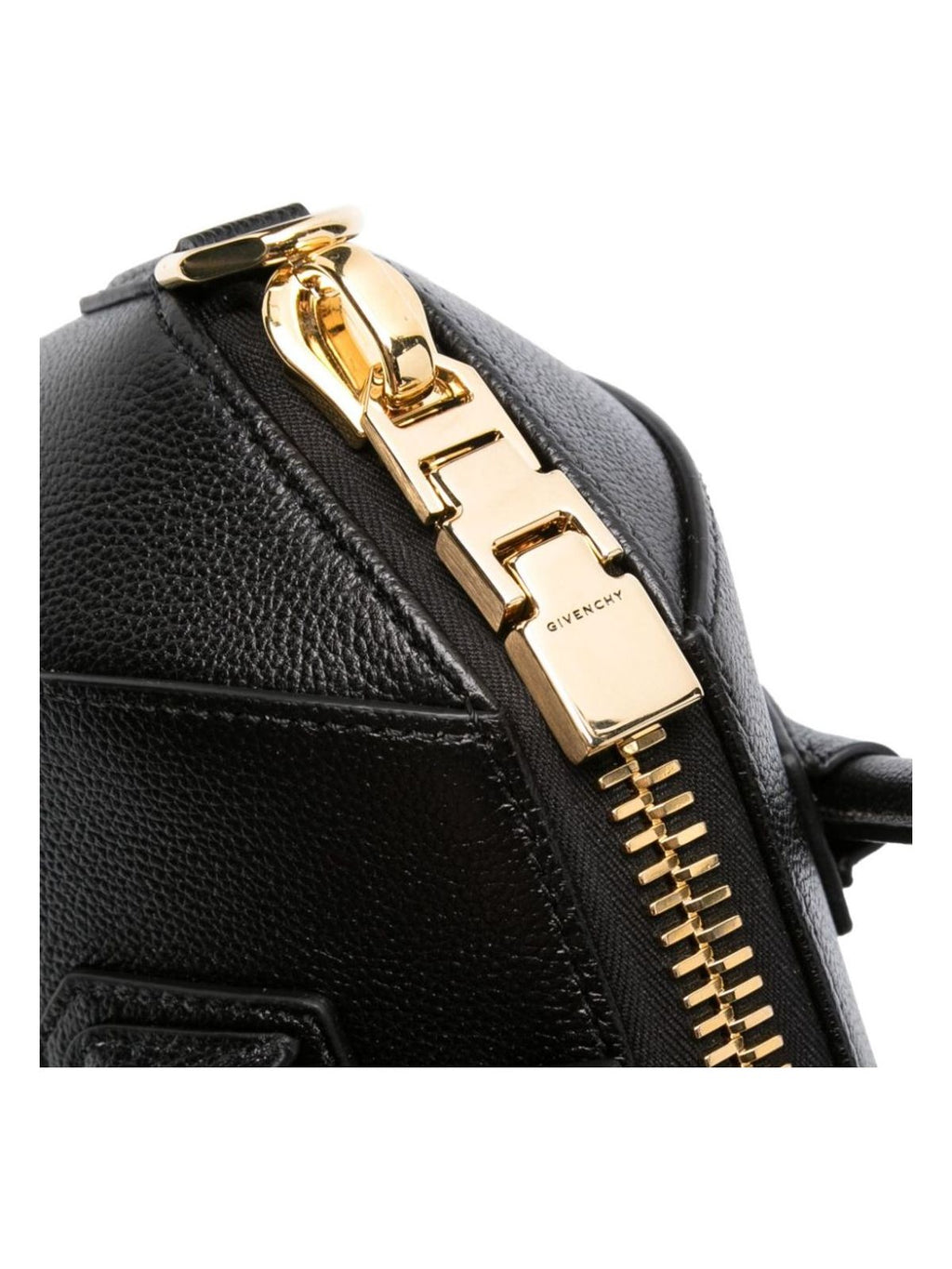 Antigona Small Leather Handbag