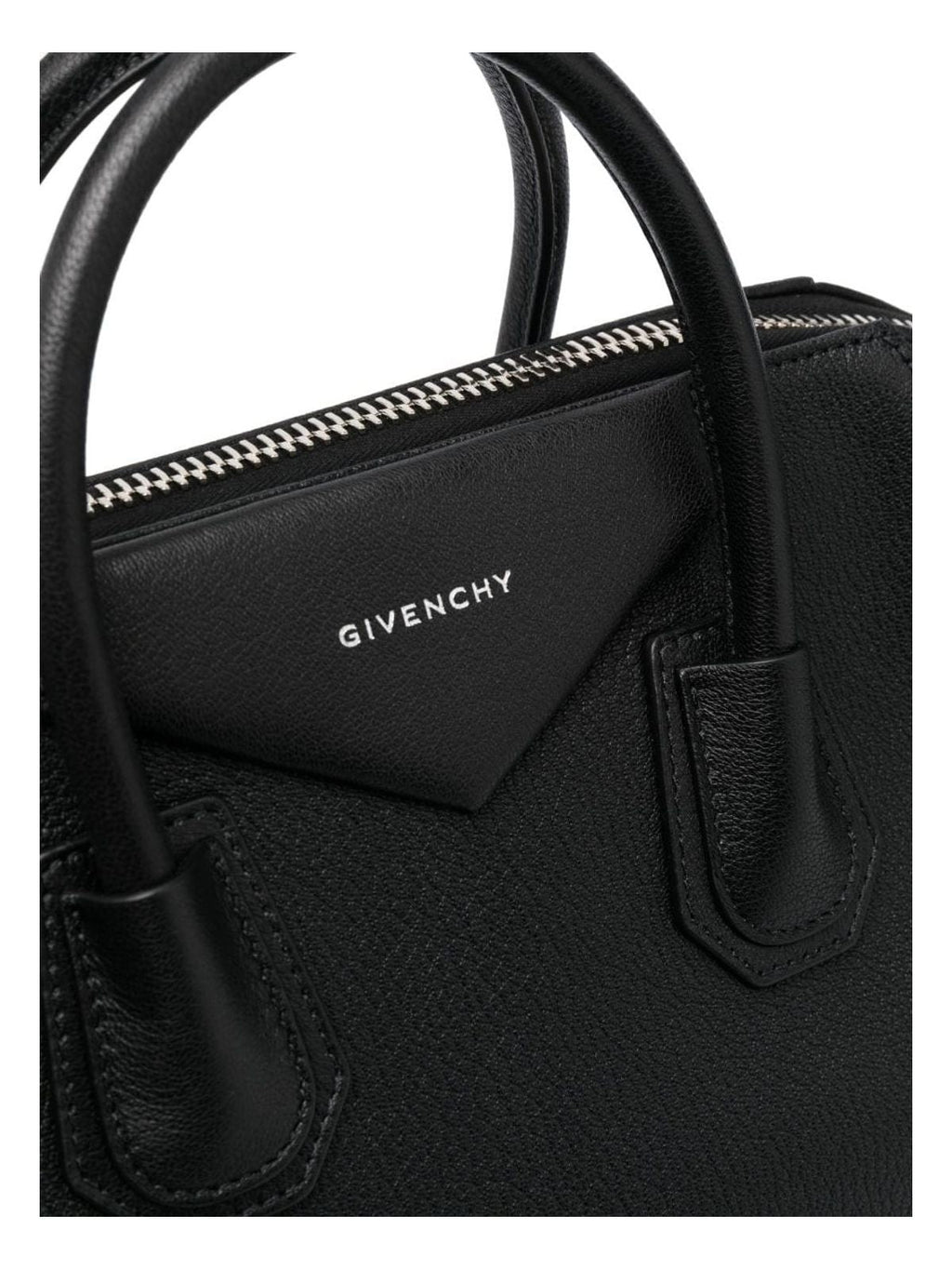 Antigona Medium Leather Handbag