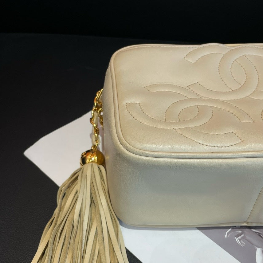 Chanel Vintage White Leather Camera Bag With Tassel Gold Chain Strap