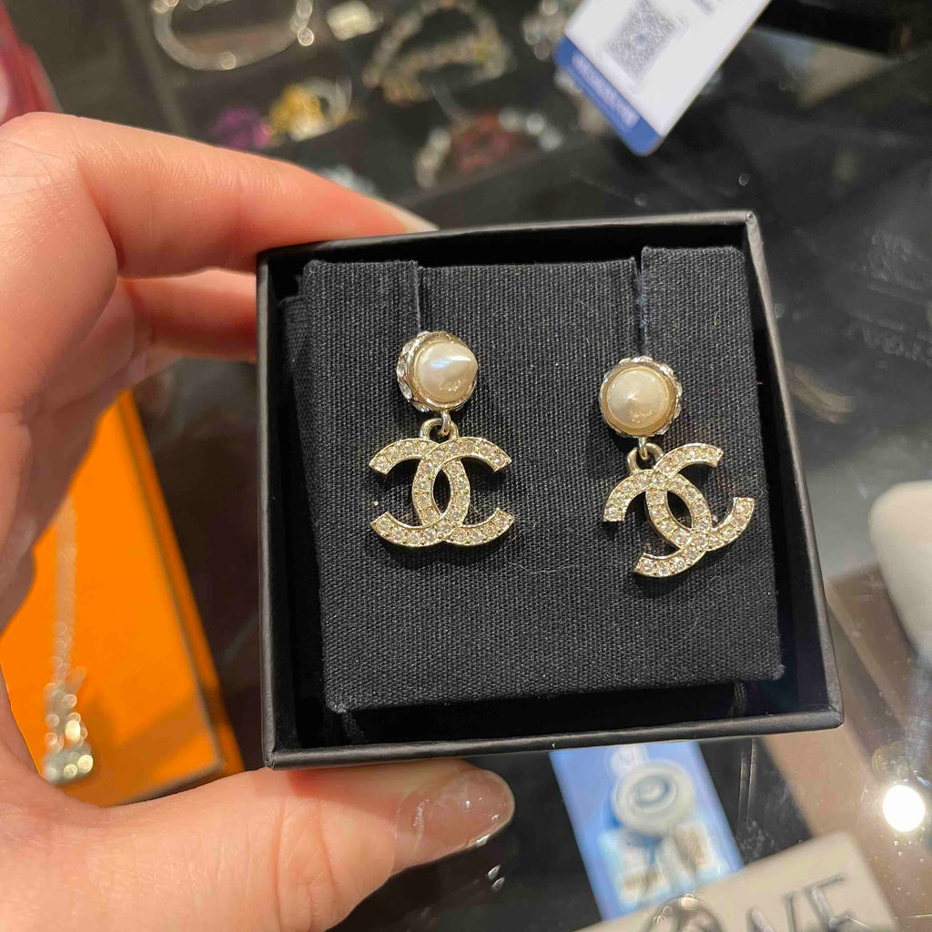 Pre-Loved Chanel Drop Earring Gold Pearl Earrings