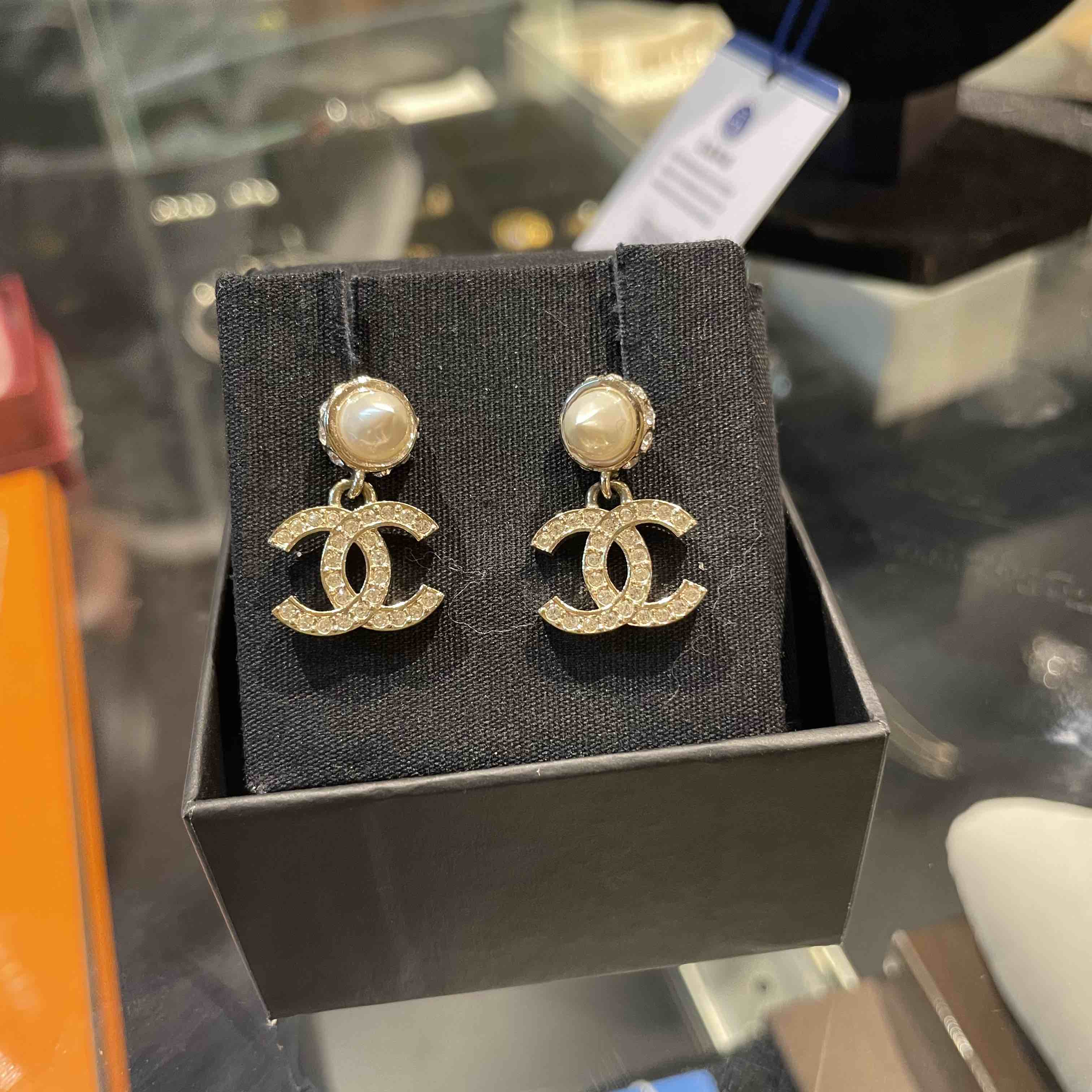 Pre-Loved Chanel Drop Earring Gold Pearl Earrings
