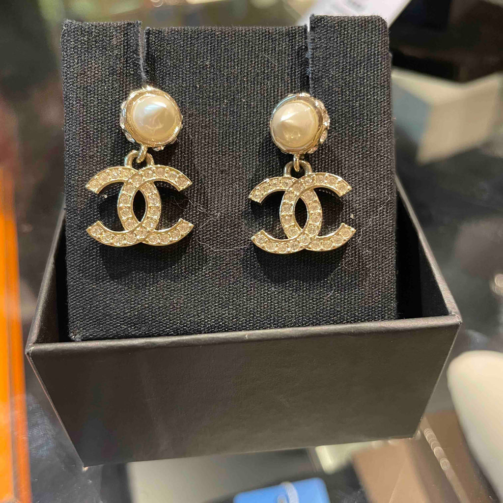 Pre-Loved Chanel Drop Earring Gold Pearl Earrings