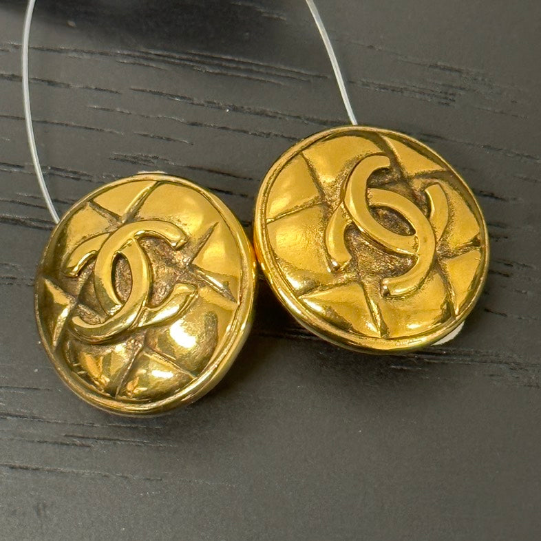 Pre-loved Chanel Classic Gold Earrings 4209