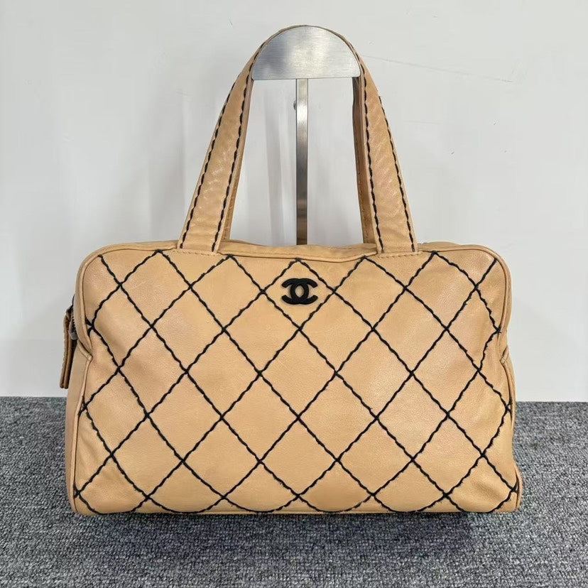 Preloved Chanel Diamond Quilted Beige Leather Shoulder Tote Bag