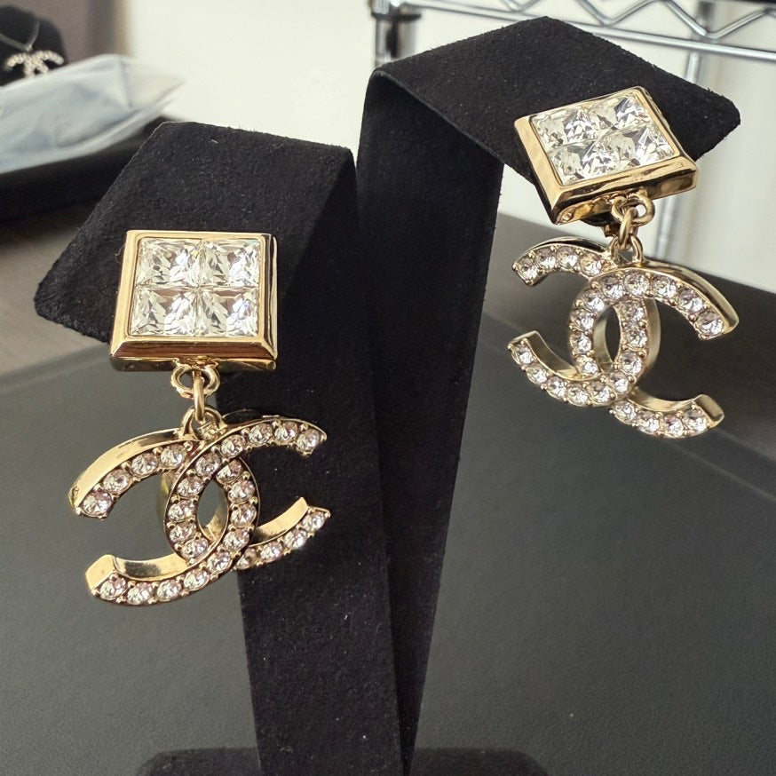 Preloved Chanel Coco Rhinestone Gold Clip-on Earrings B23P 86889