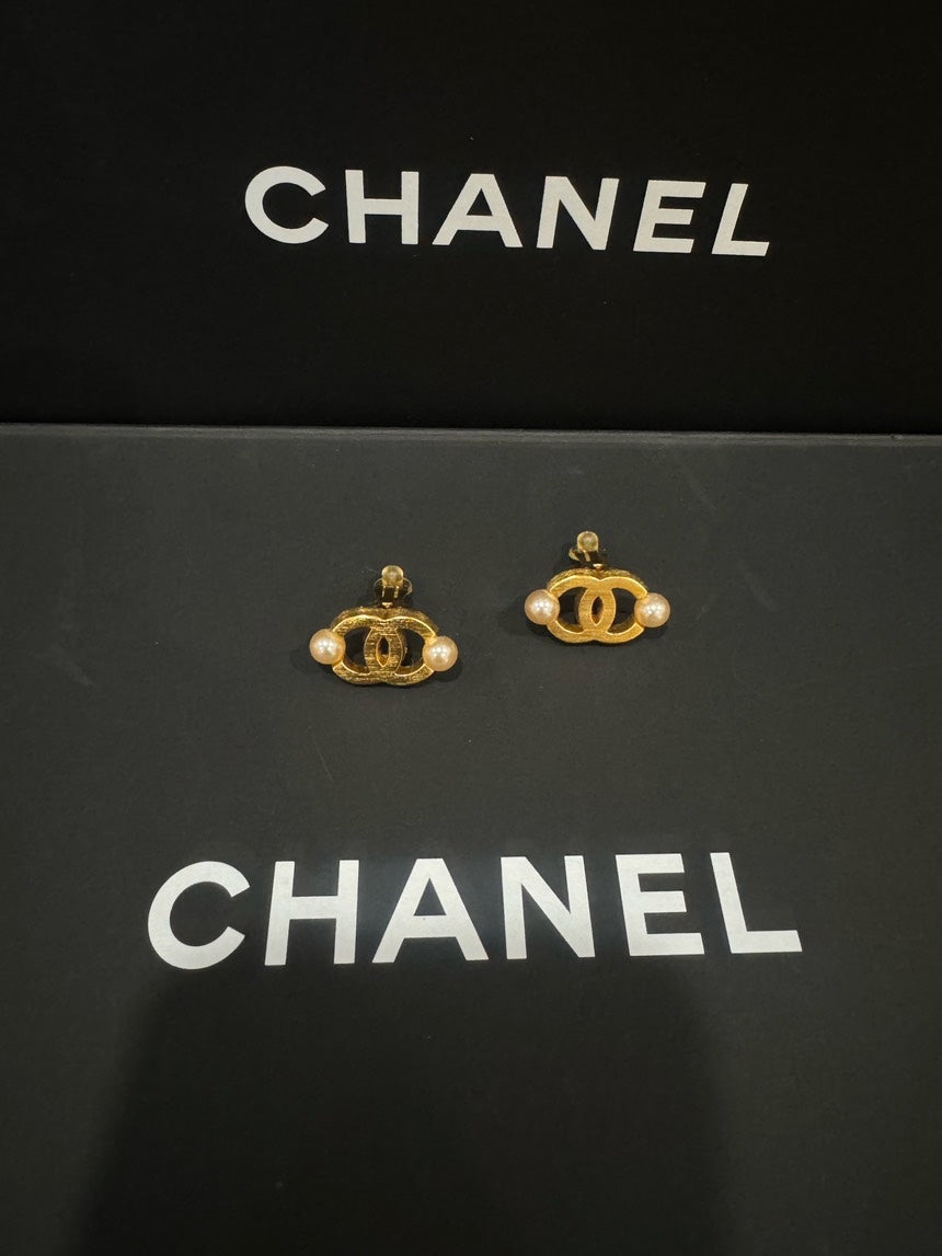 Chanel Vintage CC Pearls Ear Clips Gold Earrings