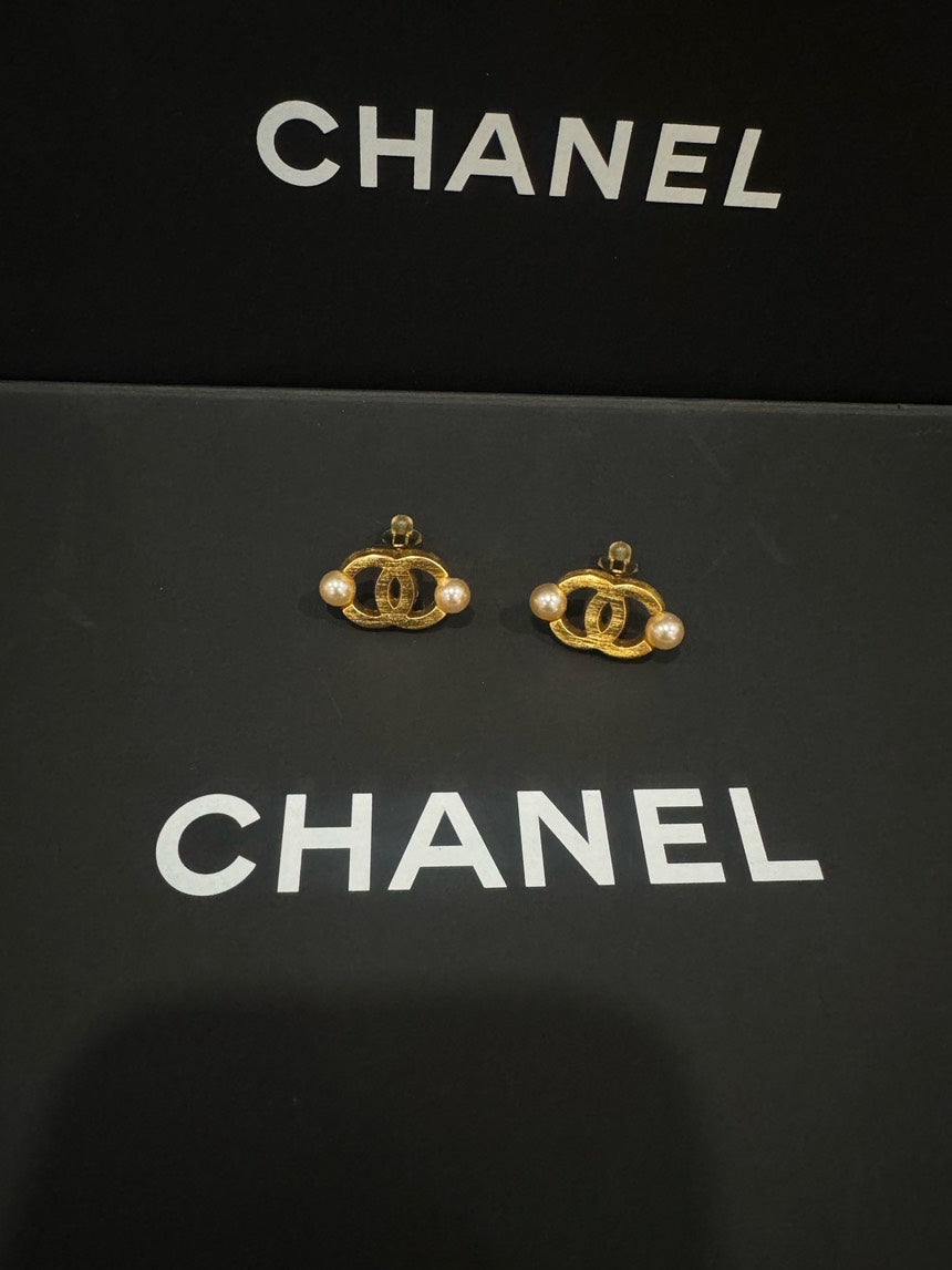 Chanel Vintage CC Pearls Ear Clips Gold Earrings