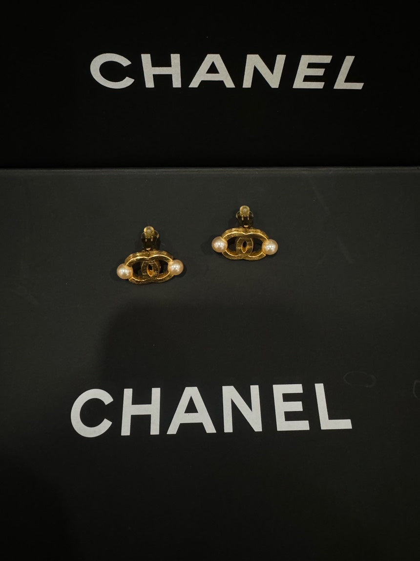 Chanel Vintage CC Pearls Ear Clips Gold Earrings